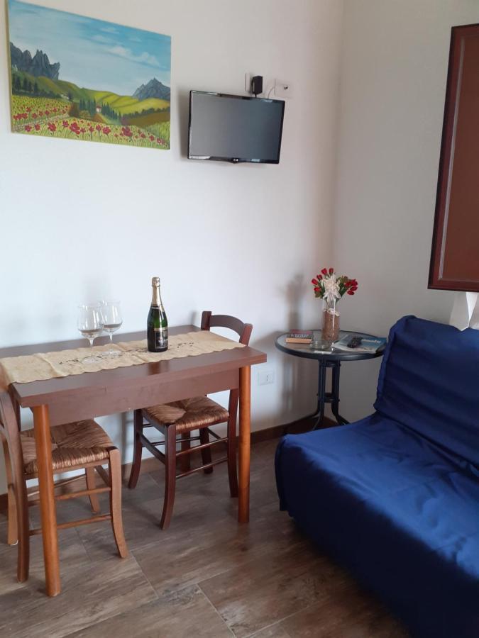 Agriturismo Gli Olivastri, Appartamento La Rosa Dei Venti Con Piscina E Solarium , Vista Mare ,Climatizzatore ,Wifi Aglientu Esterno foto